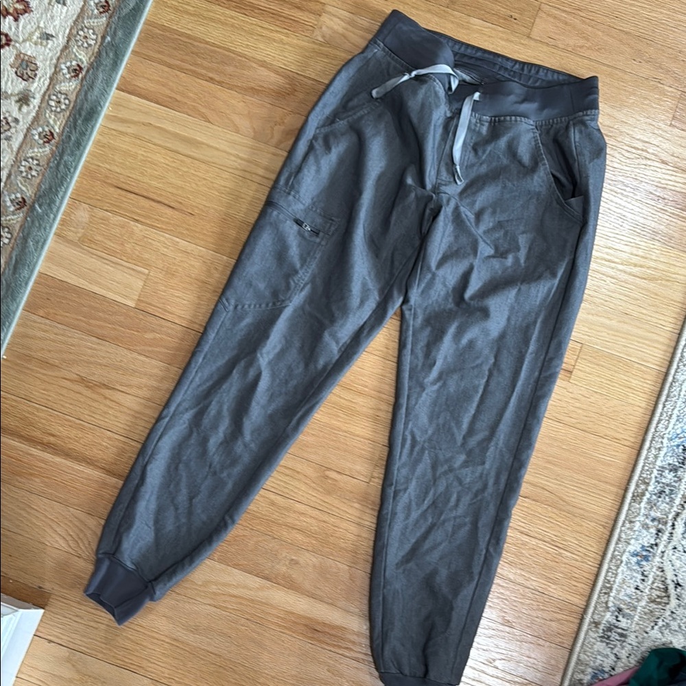 FIGS Gray Jogger scrubs